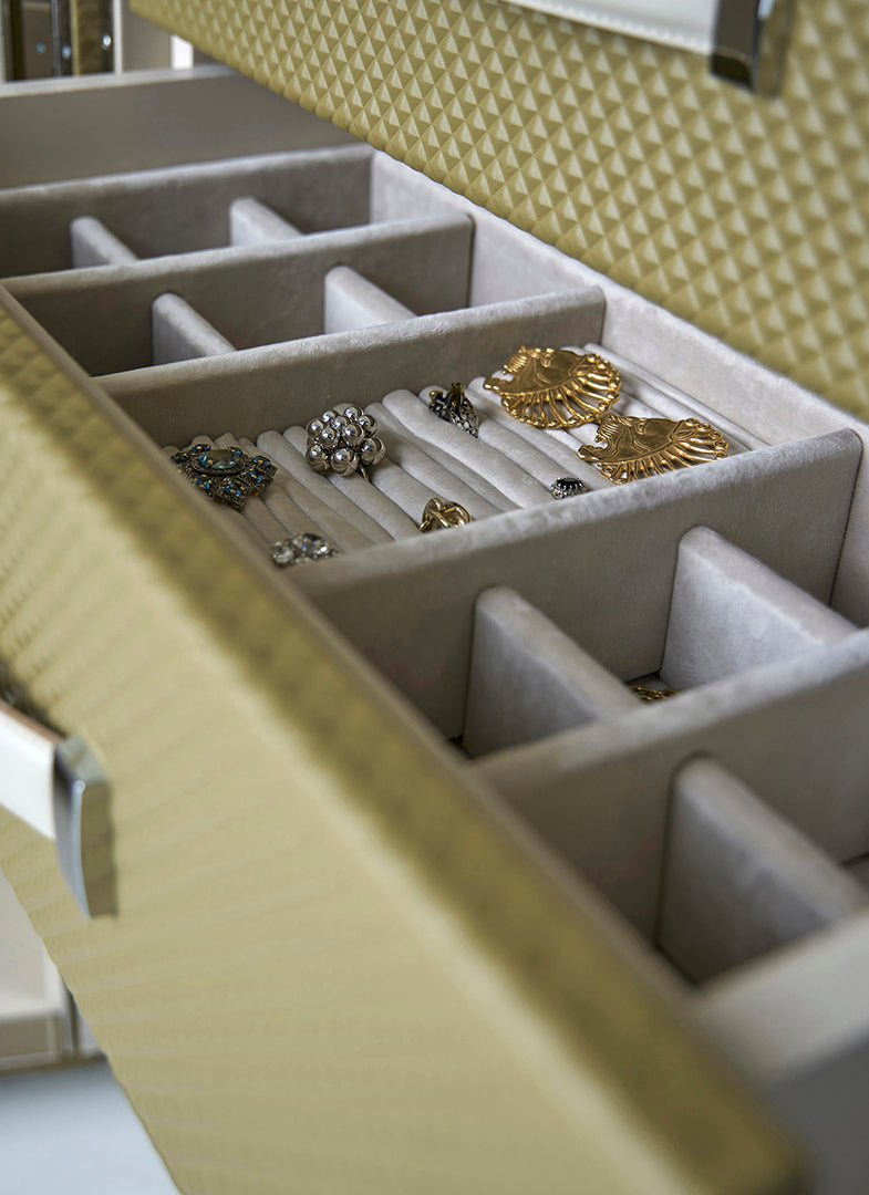 Traveler Accessories Cabinet