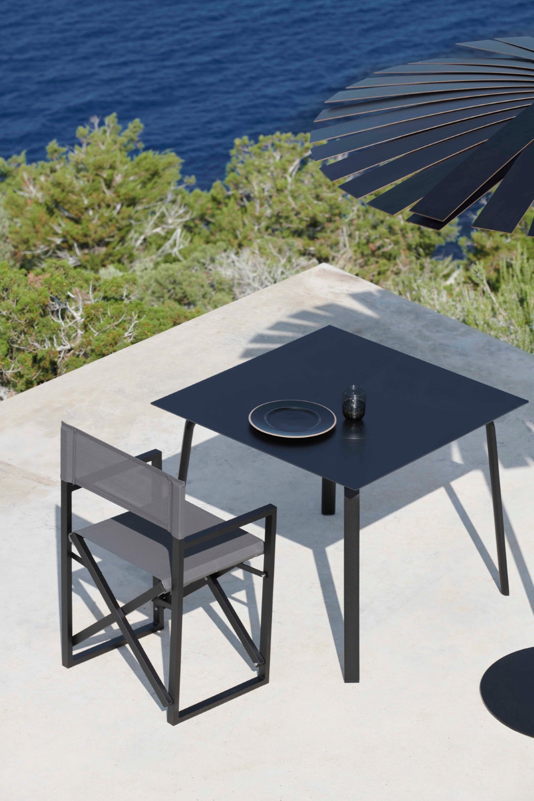 Stack Dining table 90