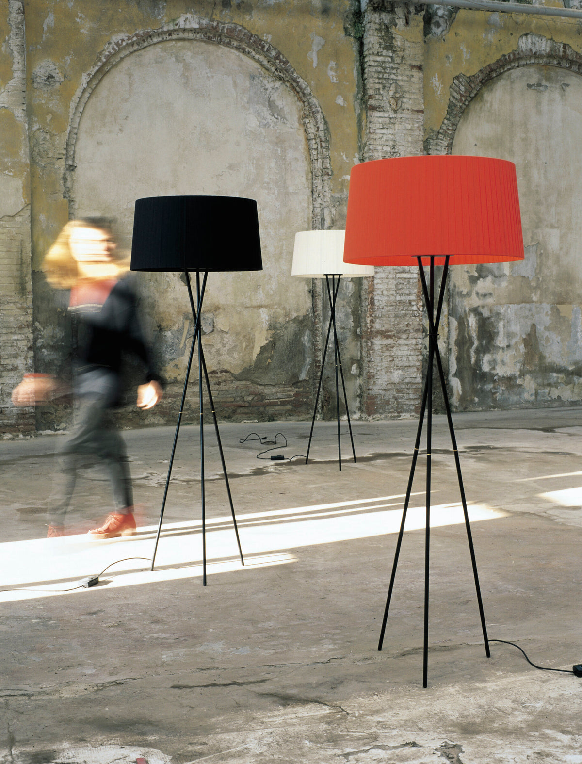 Tripode Floor Lamp