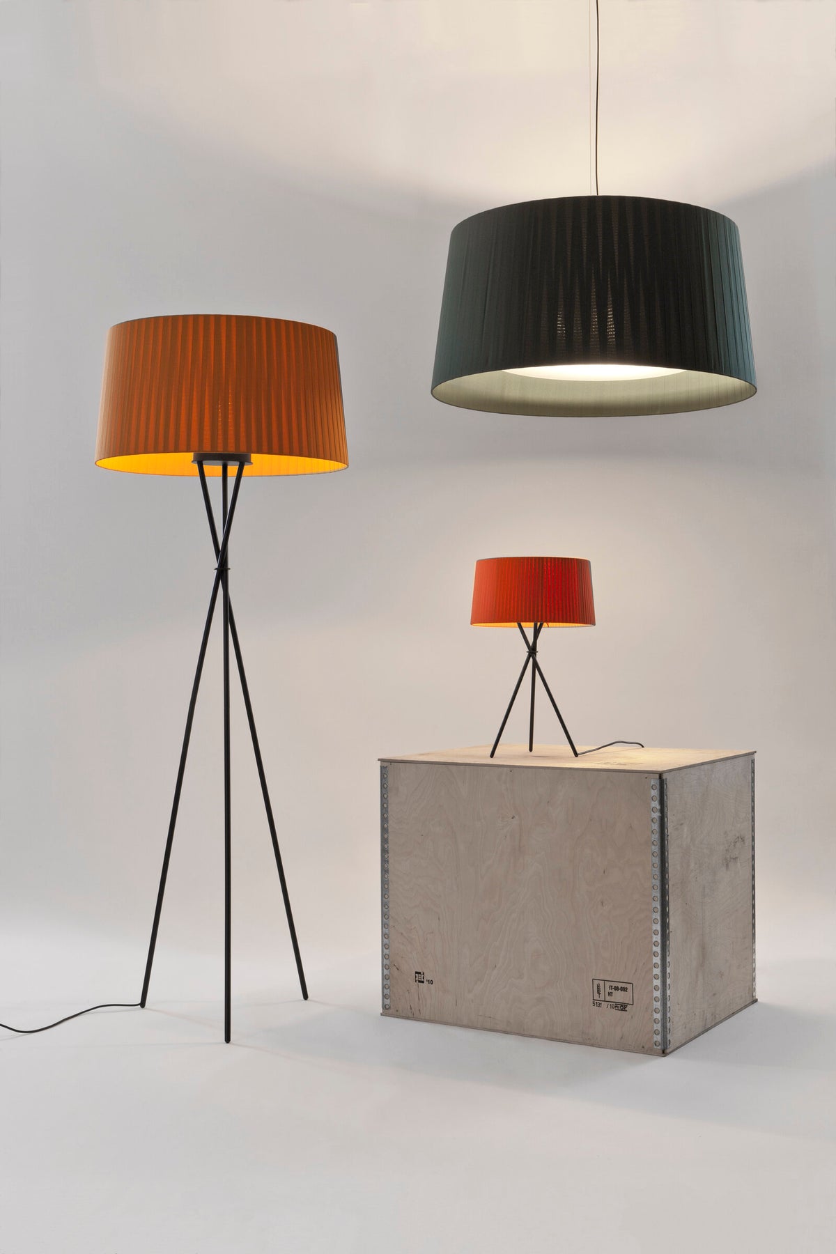 Tripode Floor Lamp