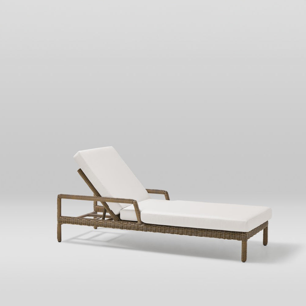 Heritage Chaise With Arms