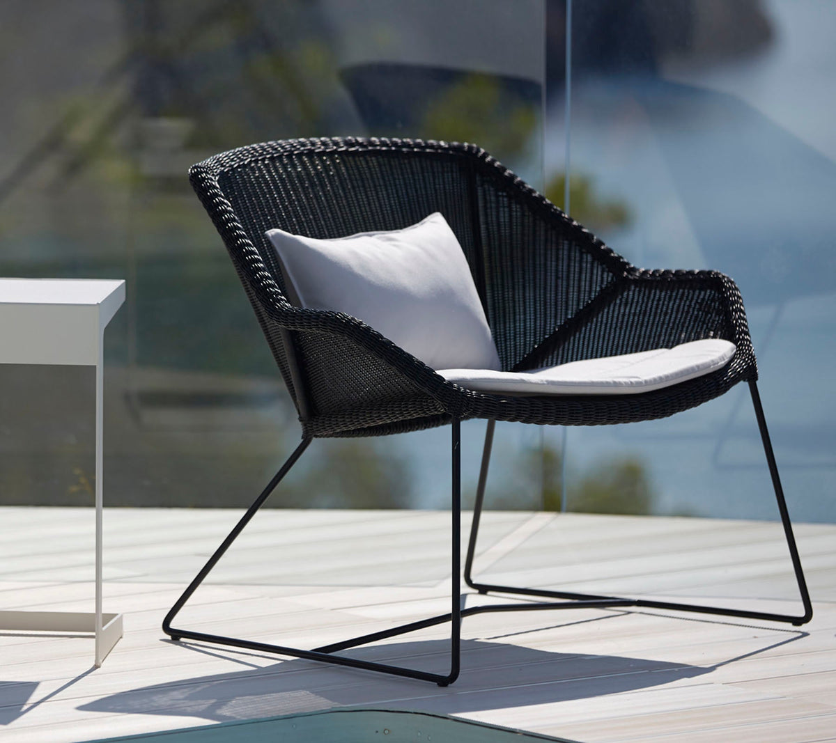 Breeze lounge chair lifestyle image