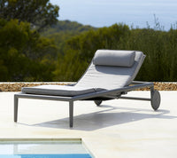 Conic Sunbed w/Gasspring chaise lounge by Cane-line