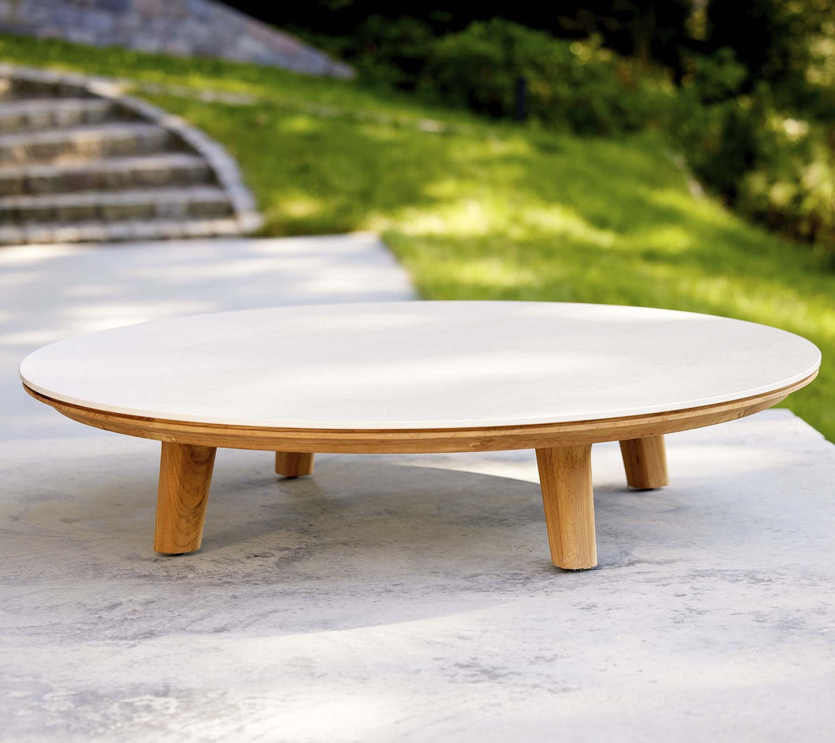 Aspect Coffee Table dia 144cm close outdoor lounge lifestyle by Cane-line