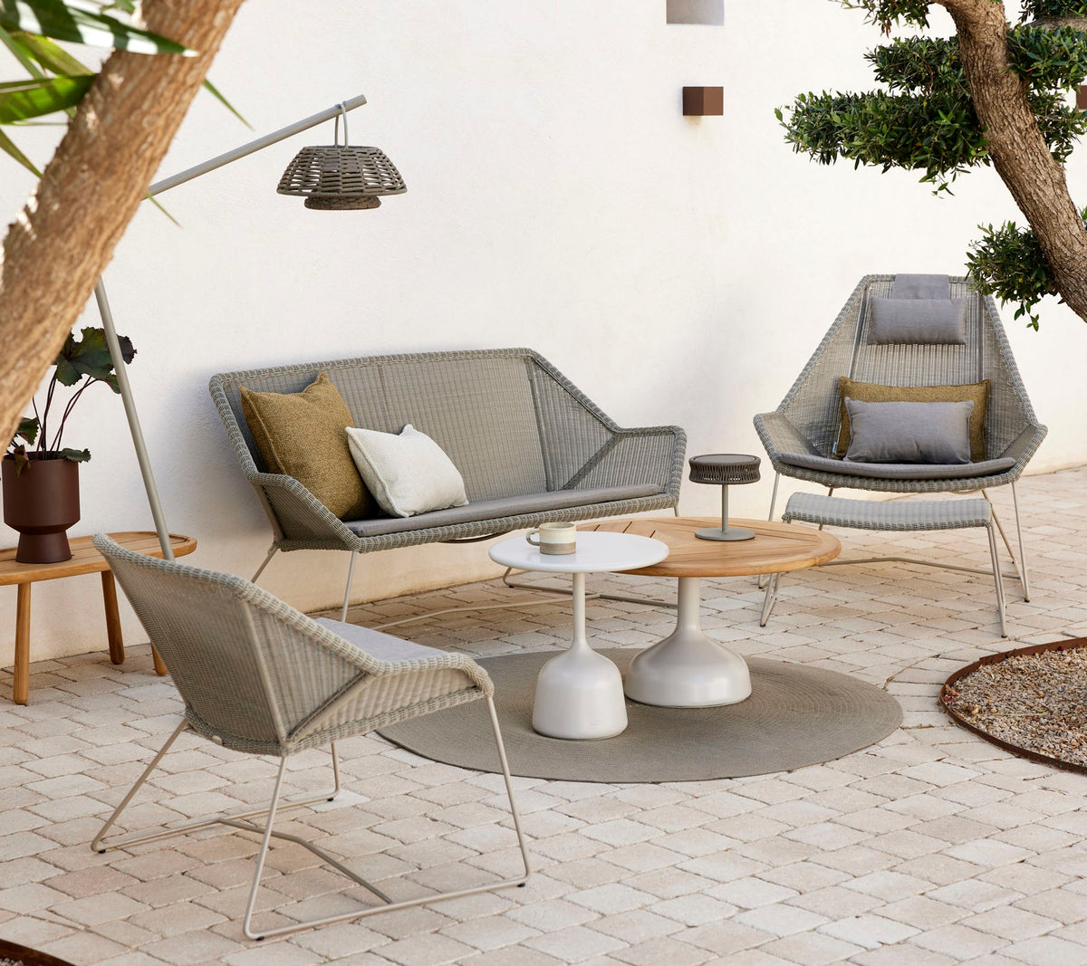 Breeze lounge chair lifestyle image
