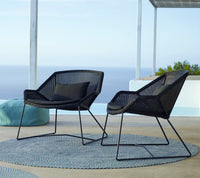 Breeze lounge chair lifestyle image