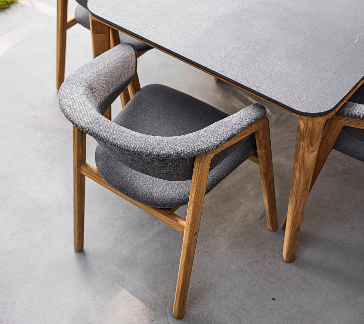Aspect Dining Table 210x100cm outdoor dining close lifestyle by Cane-line