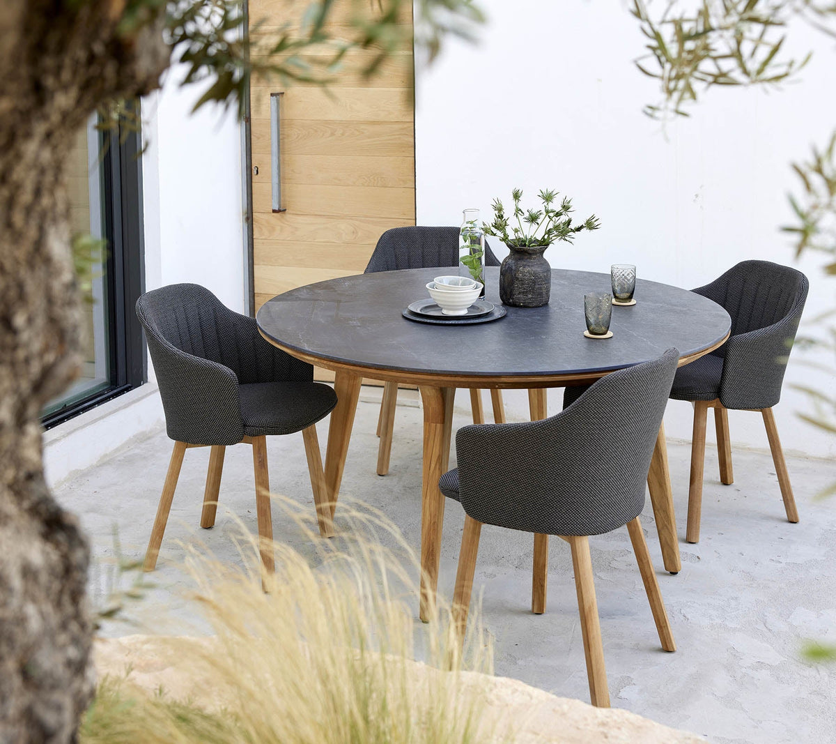Choice dining setting by Cane-line