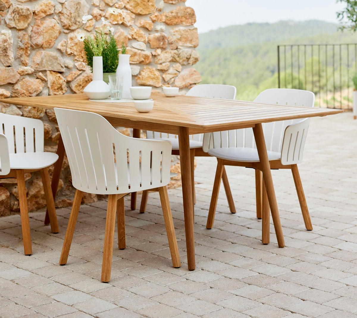 Define dining table 180x90 cm lifestyle image by Cane-line