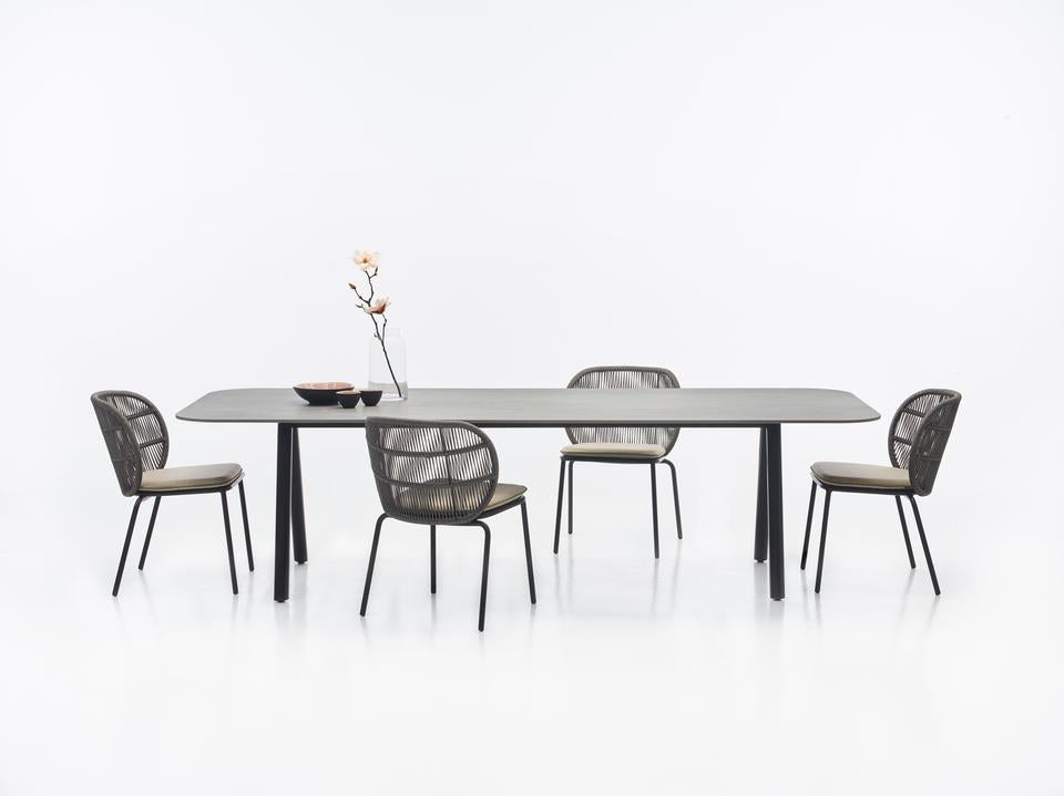 Kodo dining table