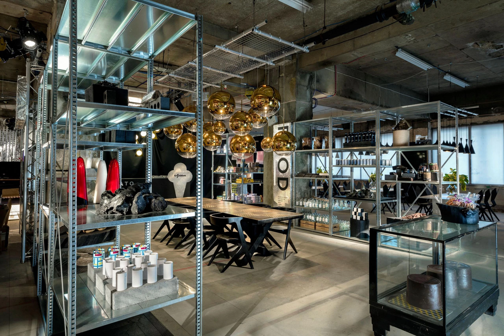 Mirror Ball Floor Chandelier Silver Mirrored Polycarbonate floor light by Tom Dixon in an official collection view
