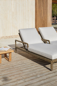 Heritage Chaise With Arms