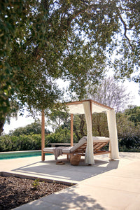 Kahn Sunbed With Curtains