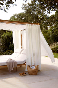 Kahn Sunbed With Curtains