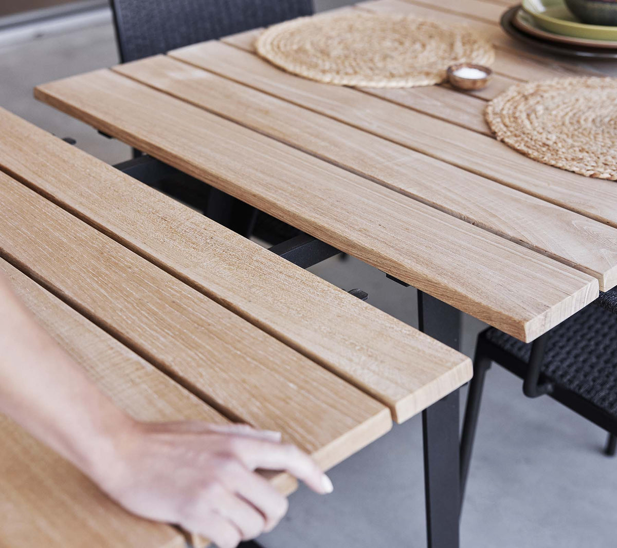 Copenhagen dining table detail image by Cane-line
