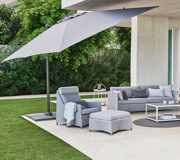 Hyde luxe tilt parasol lifestyle image by Cane-line