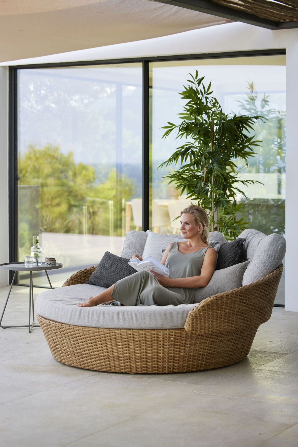 Ocean large daybed lifestyle image