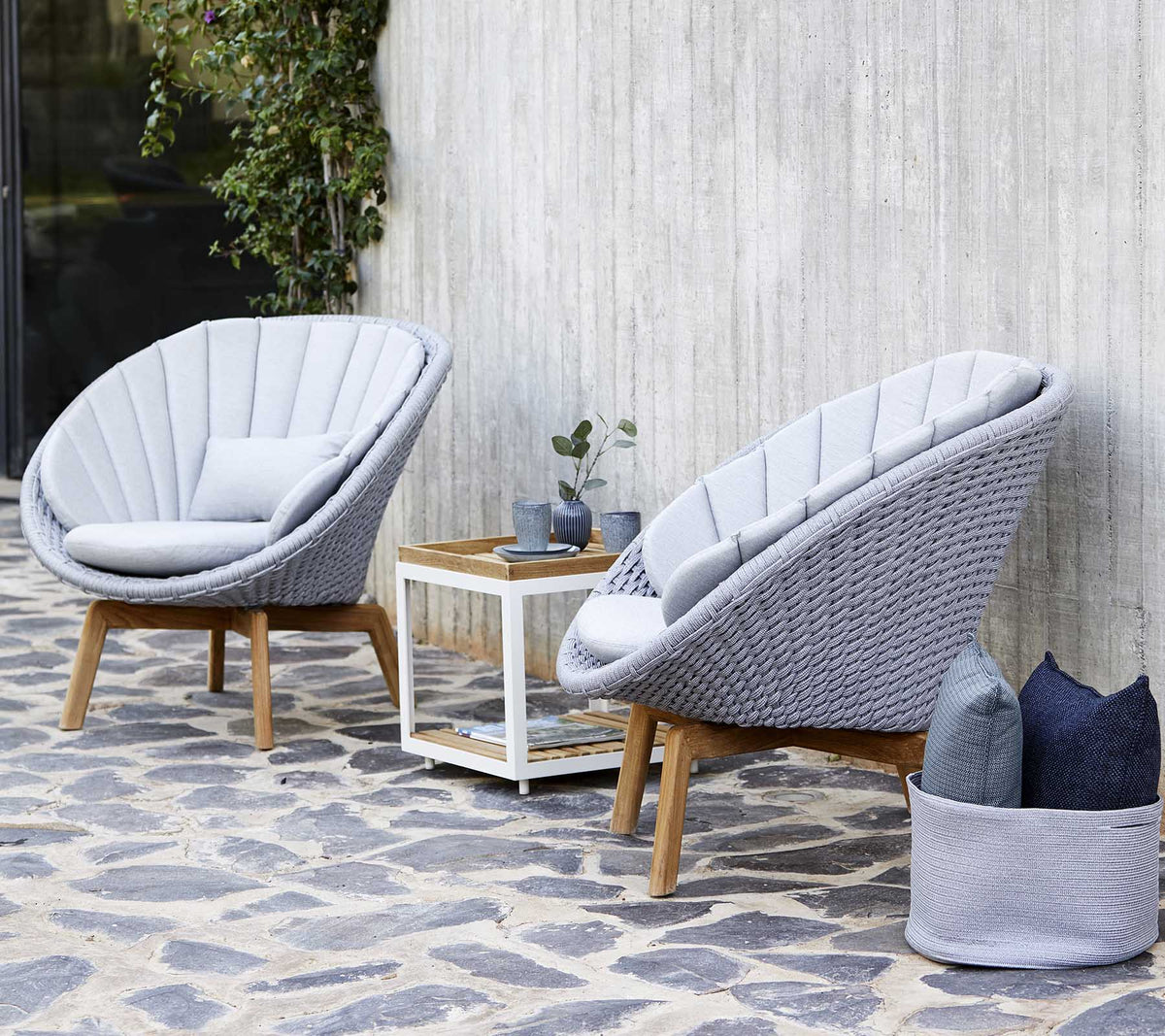 Peacock lounge chair lifestyle by Cane-line