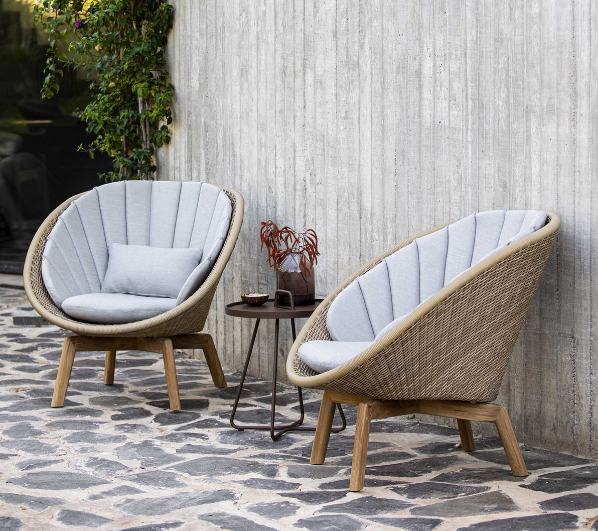 Peacock lounge chair lifestyle by Cane-line