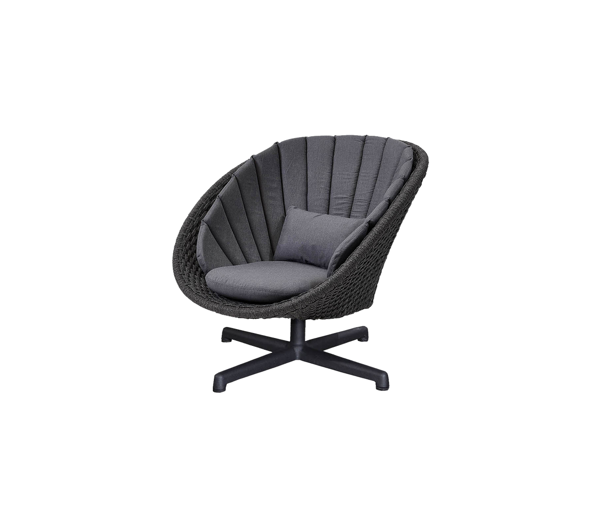 Peacock lounge chair with swivel aluminium base by Cane-line