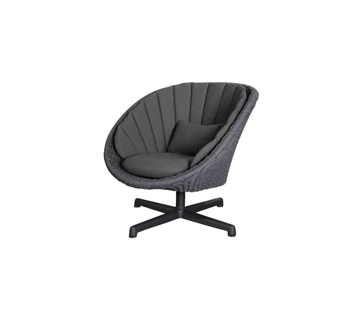 Peacock lounge chair with swivel aluminium base by Cane-line