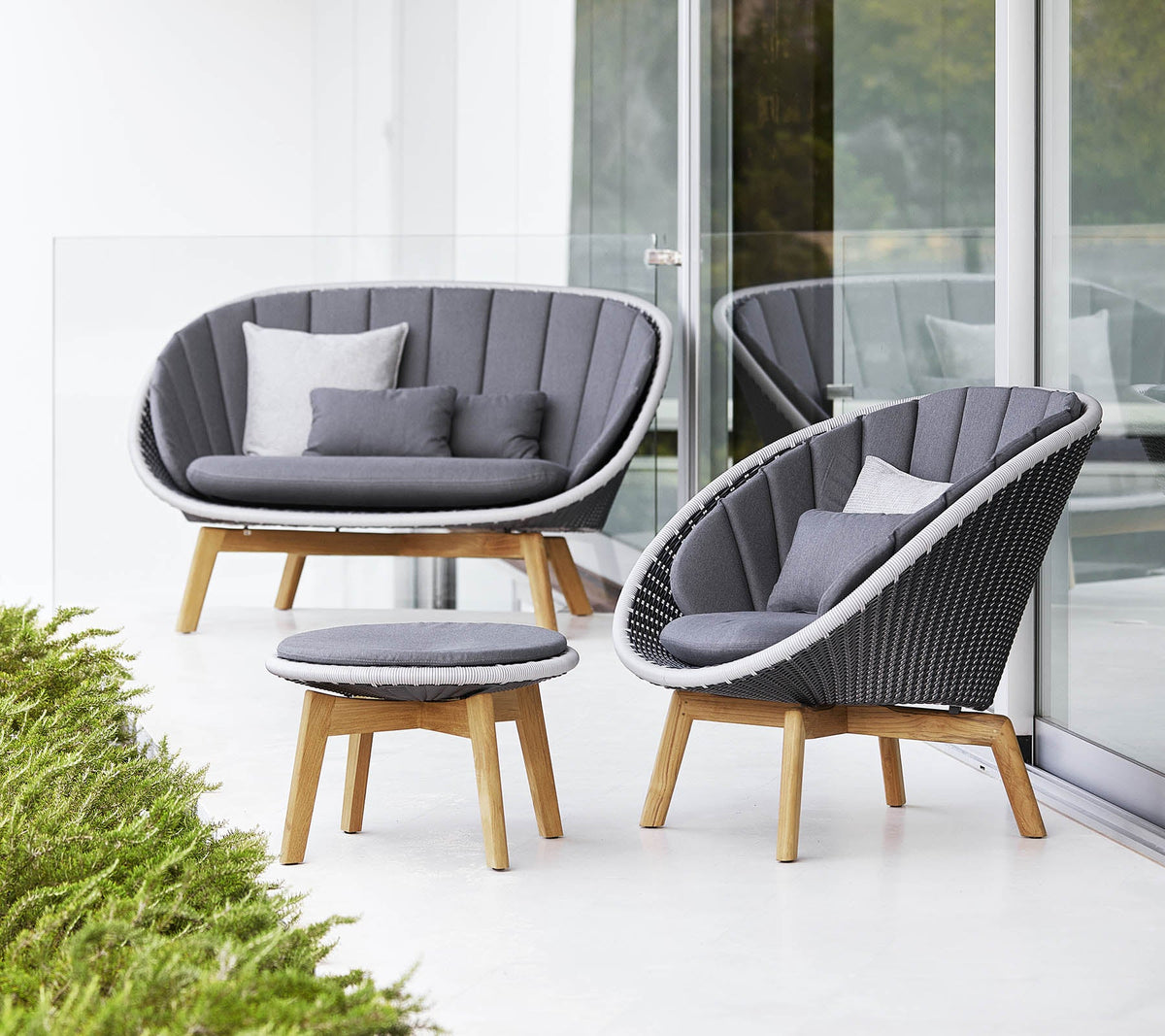 Peacock side table footstool lifestyle by Cane-line