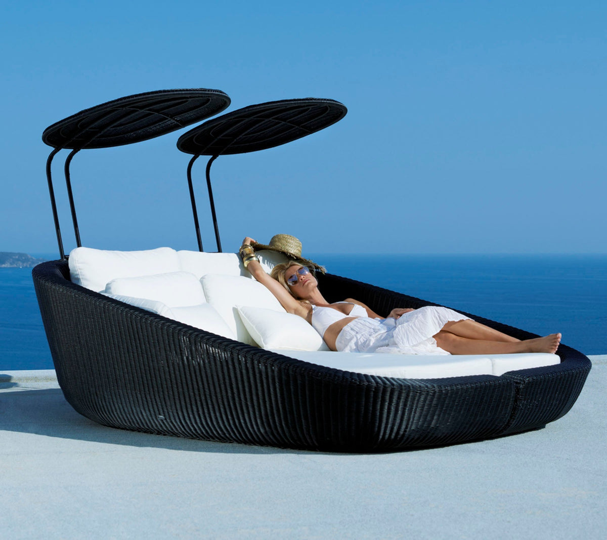 Savannah daybed right module lifestyle image by Cane-line