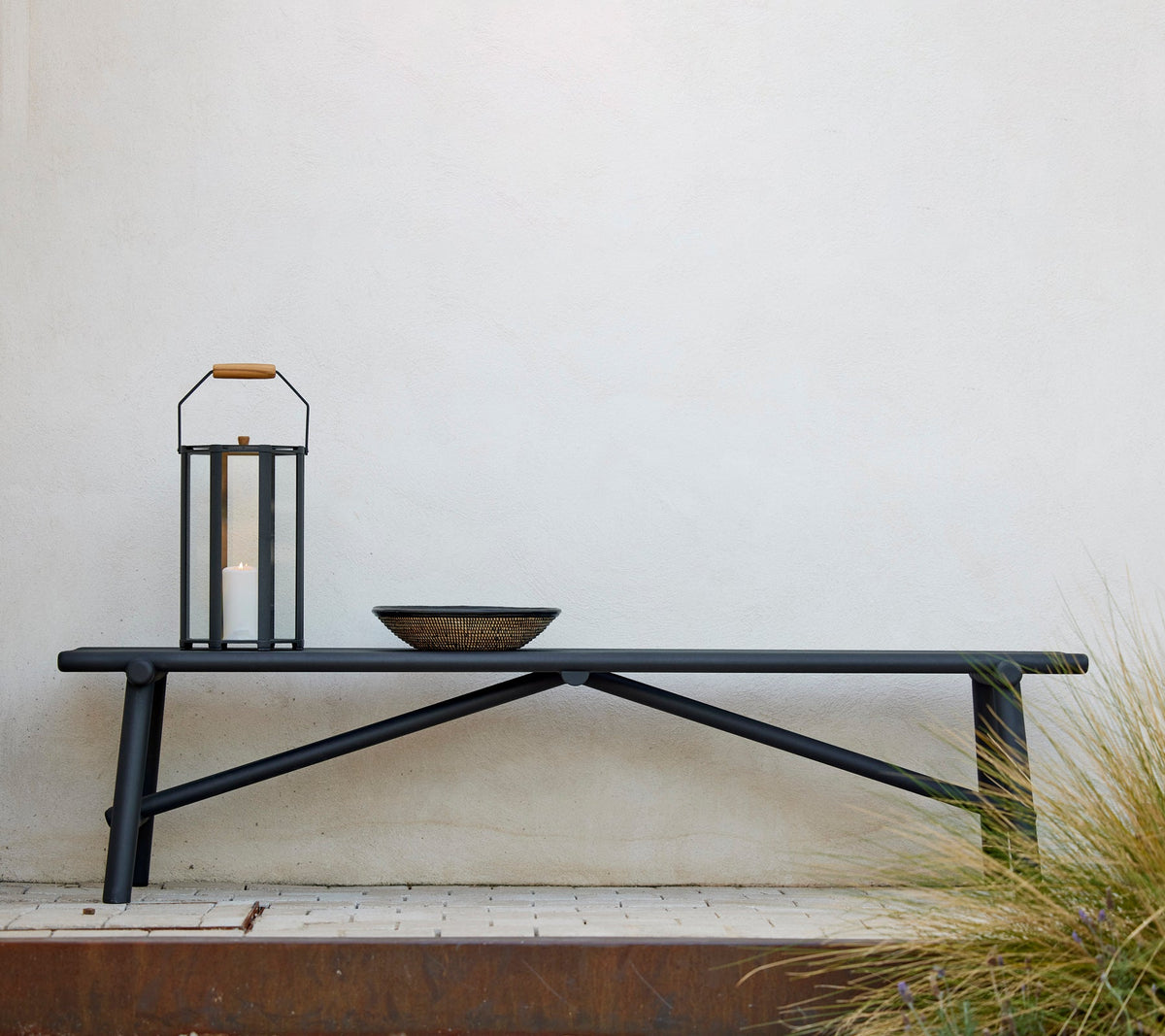 Sticks aluminium bench in lava grey