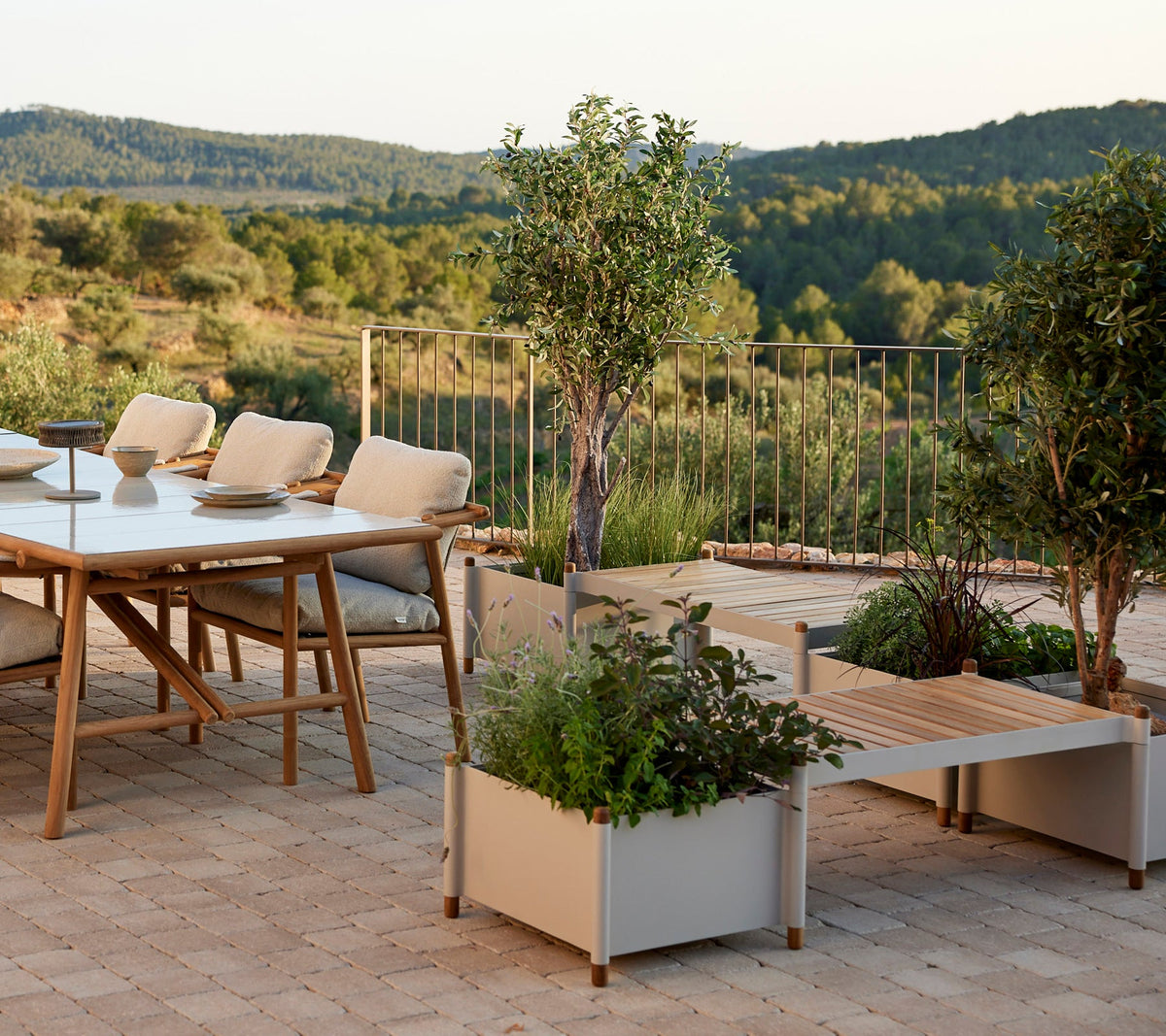 Sticks planter system with sand aluminium legs by Cane-line