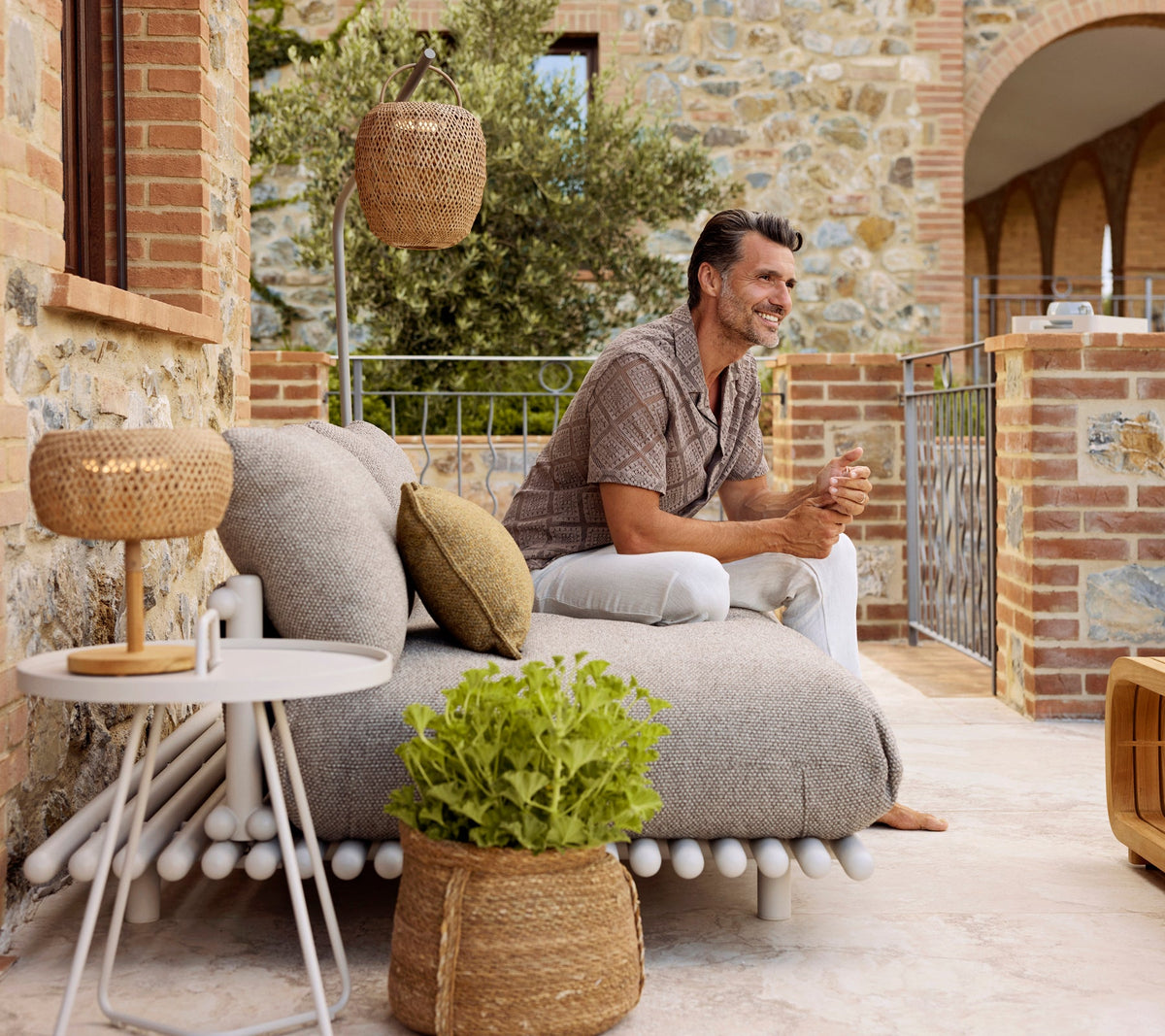 Sticks platform aluminium lifestyle image with On-the-move side table and Illusion Glow by Cane-line