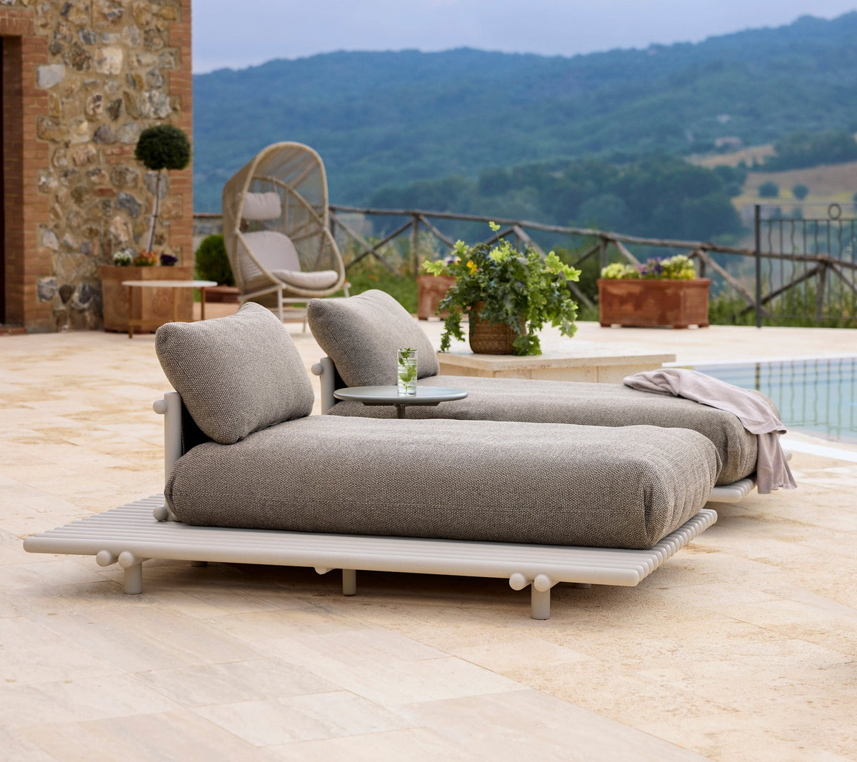 Sticks platform aluminium lifestyle image with sunbeds by Cane-line