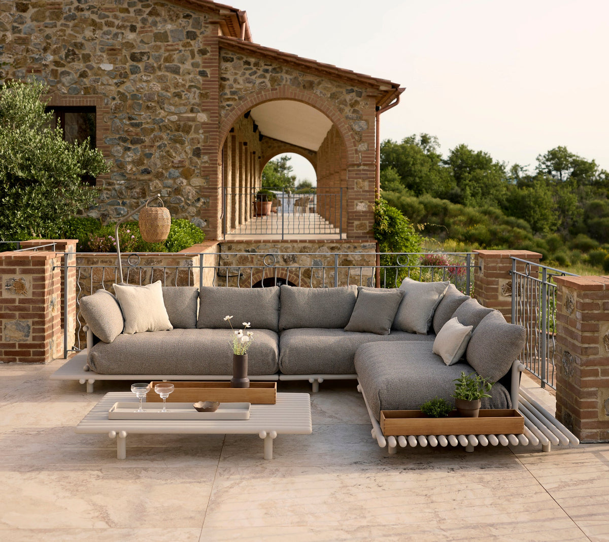 Sticks platform lounge aluminium lifestyle image with Club storage box by Cane-line