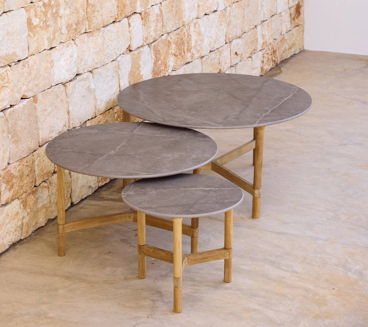 Cane-line Twist coffee table with taupe top and teak base