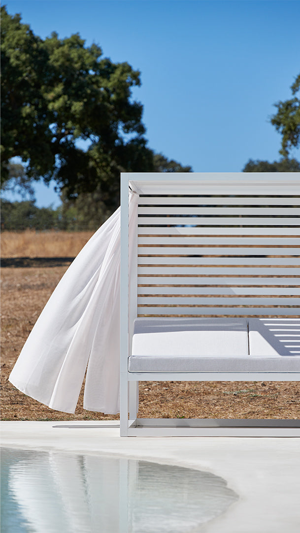 Elevated Daybed fixed slats