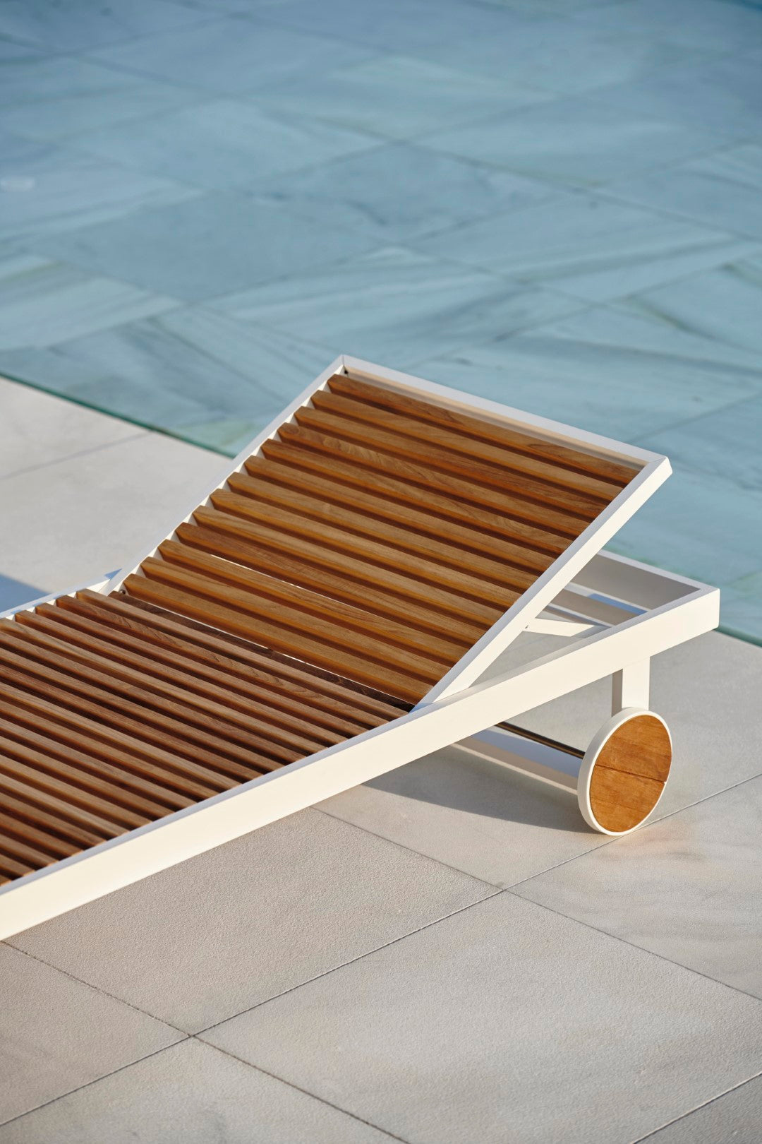 DNA Teak Chaise Lounge