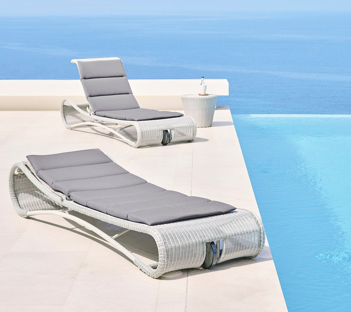 Escape sunbed by Cane-line
