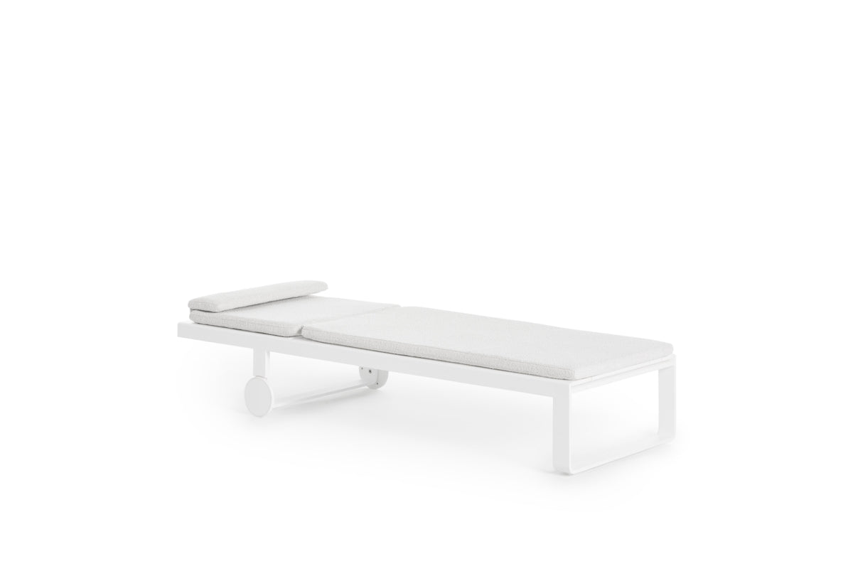 Flat High Chaise lounge