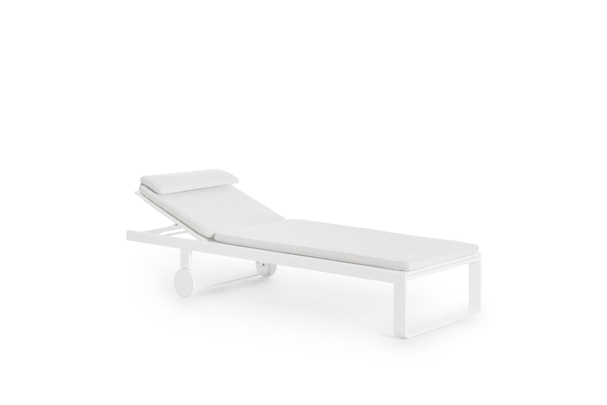 Flat High Chaise lounge