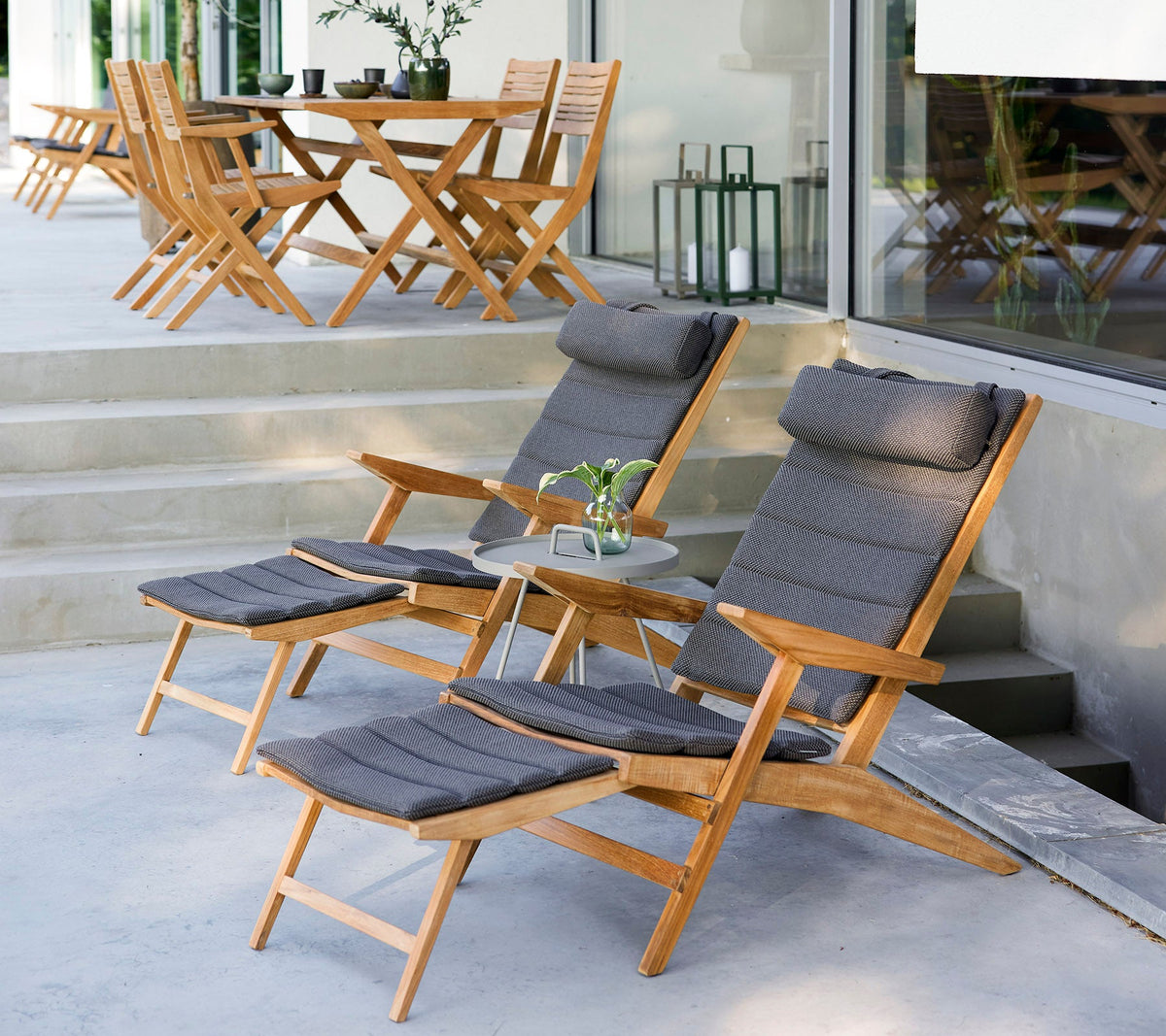 Flip deck chair by Cane-line