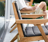 Flip lounge chair by Cane-line
