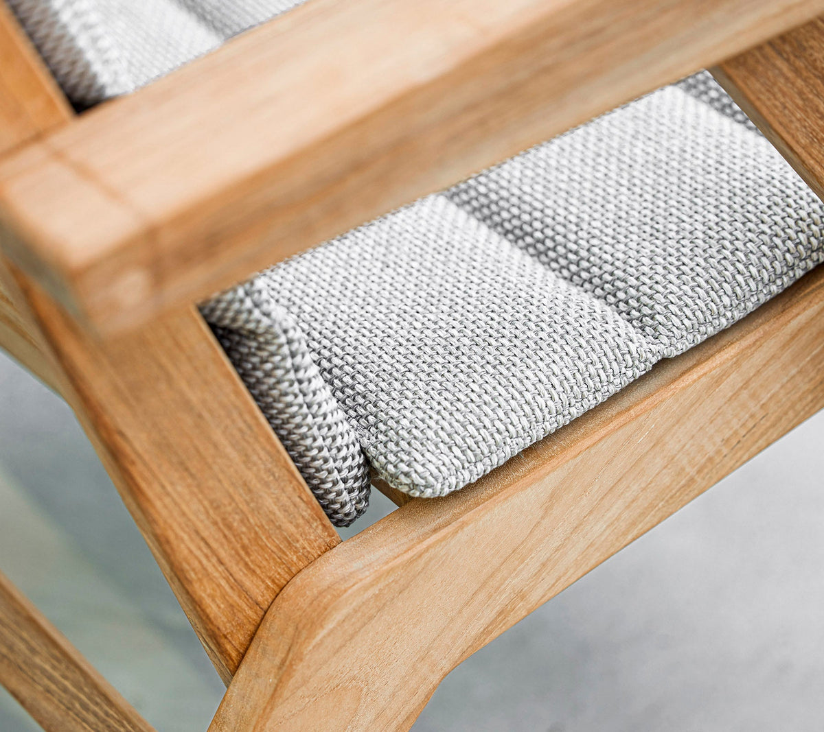 Flip lounge chair by Cane-line