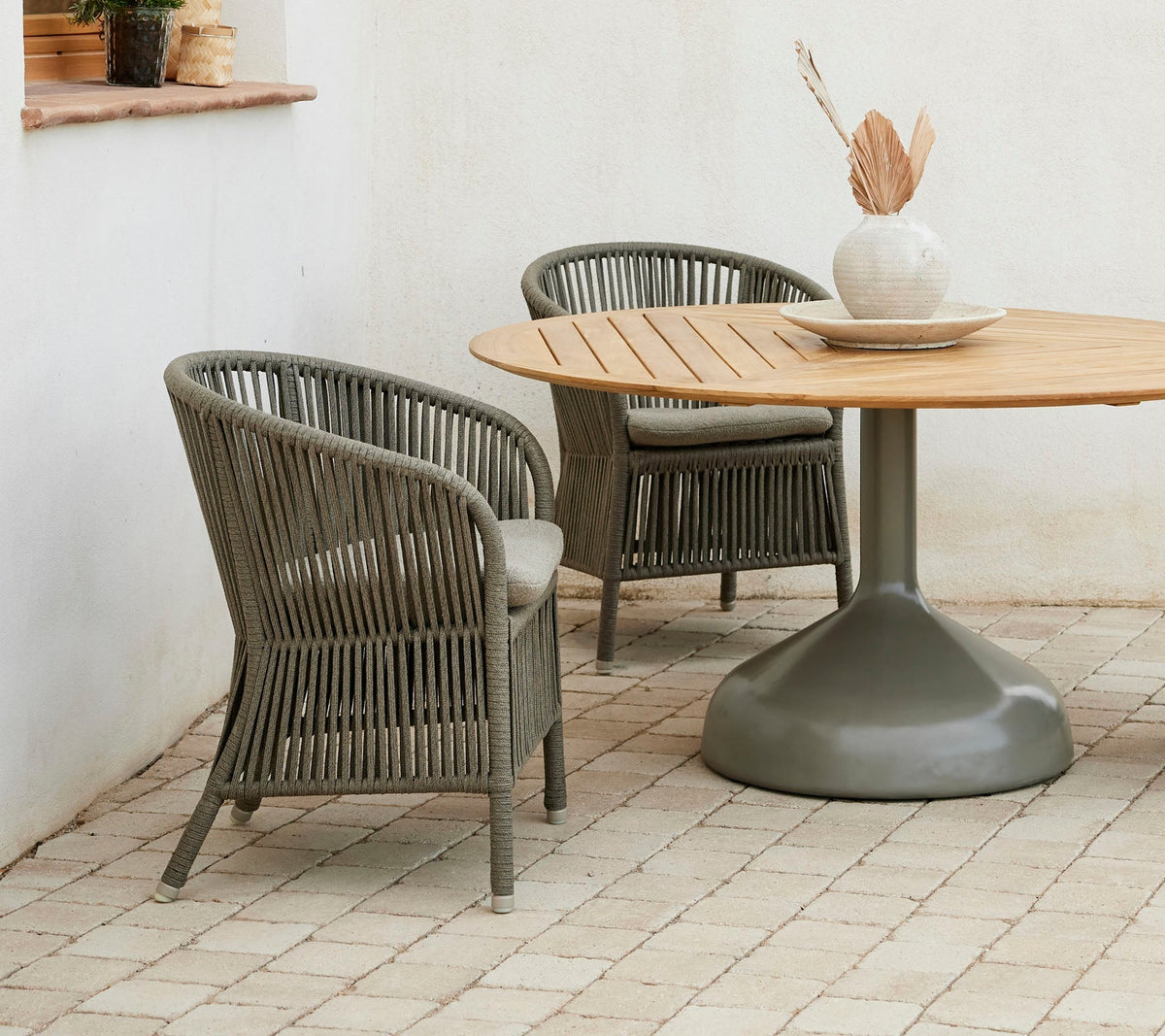 Glaze dining table lifestyle image by Cane-line