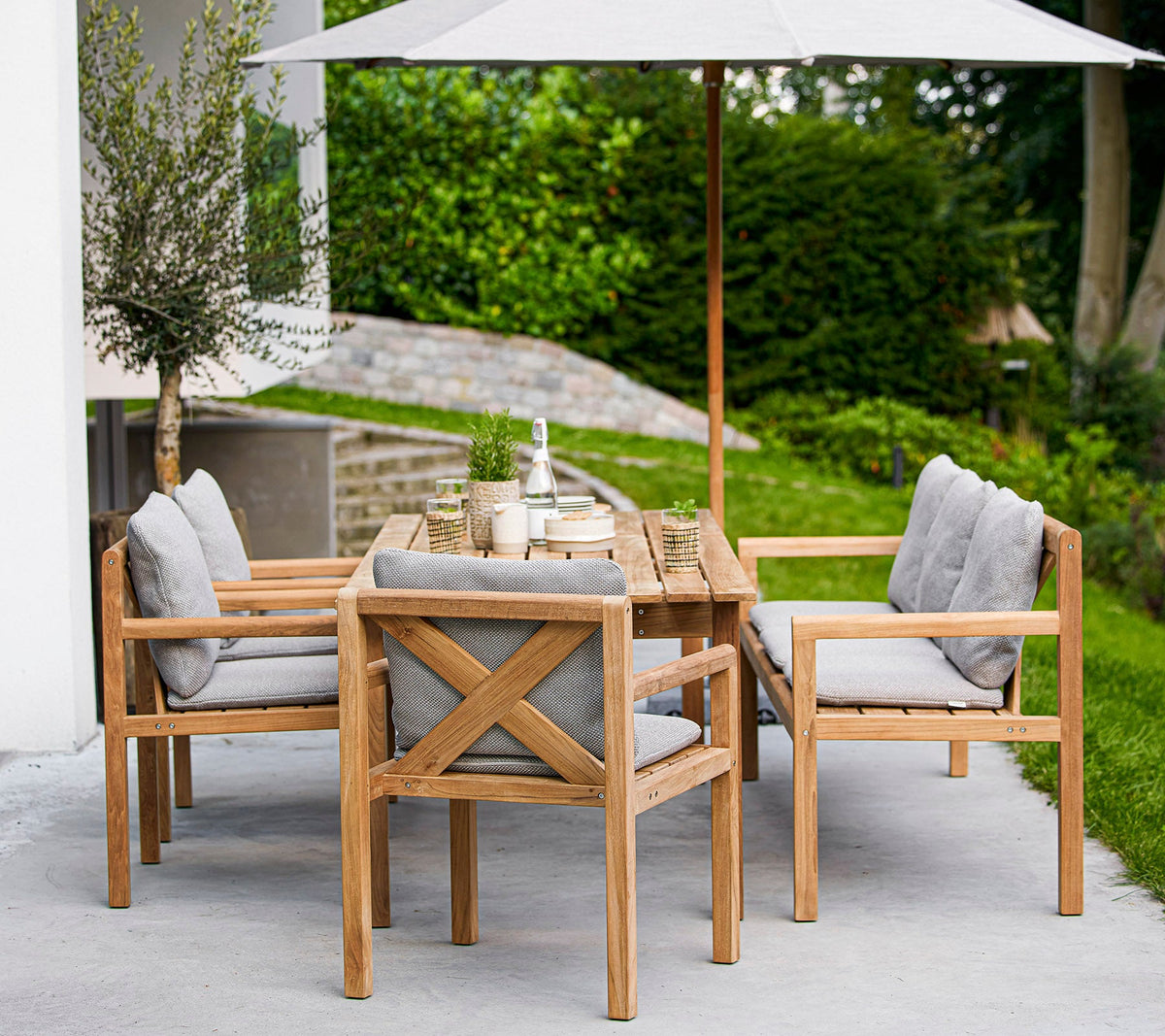 Grace 3-seater bench outdoor bench by Cane-line, designed by Foersom and Hiort-Lorenzen MDD