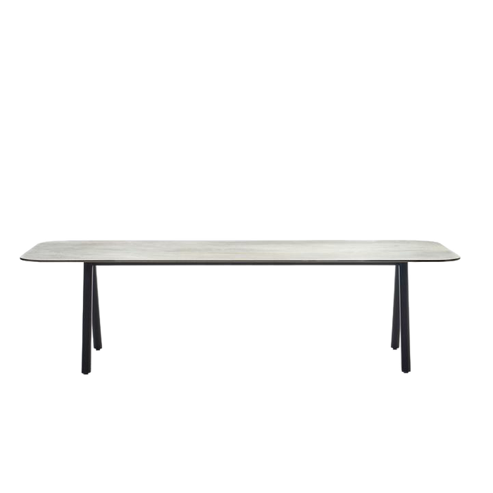 Kodo dining table
