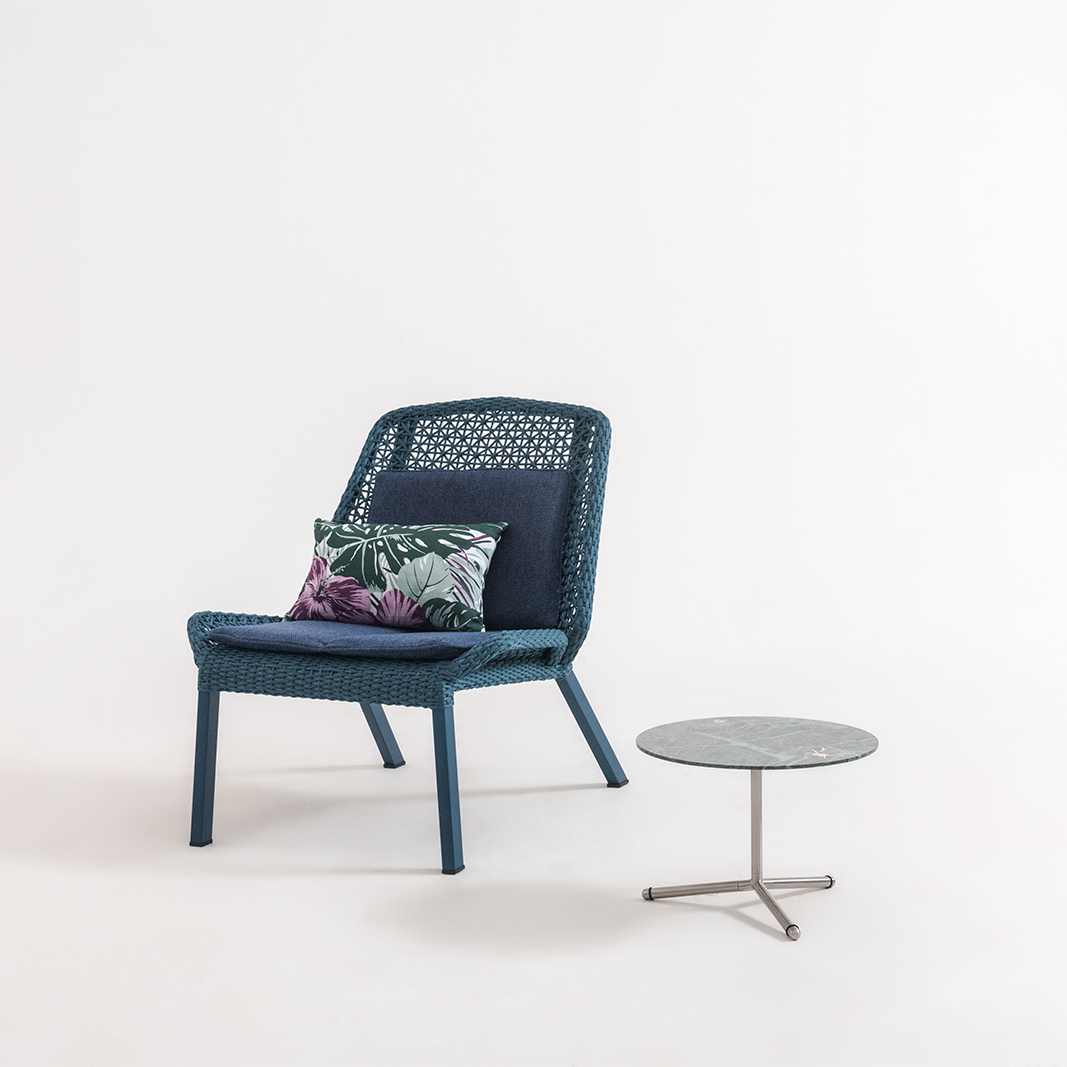 Lebello 4L Lounger outdoor seating