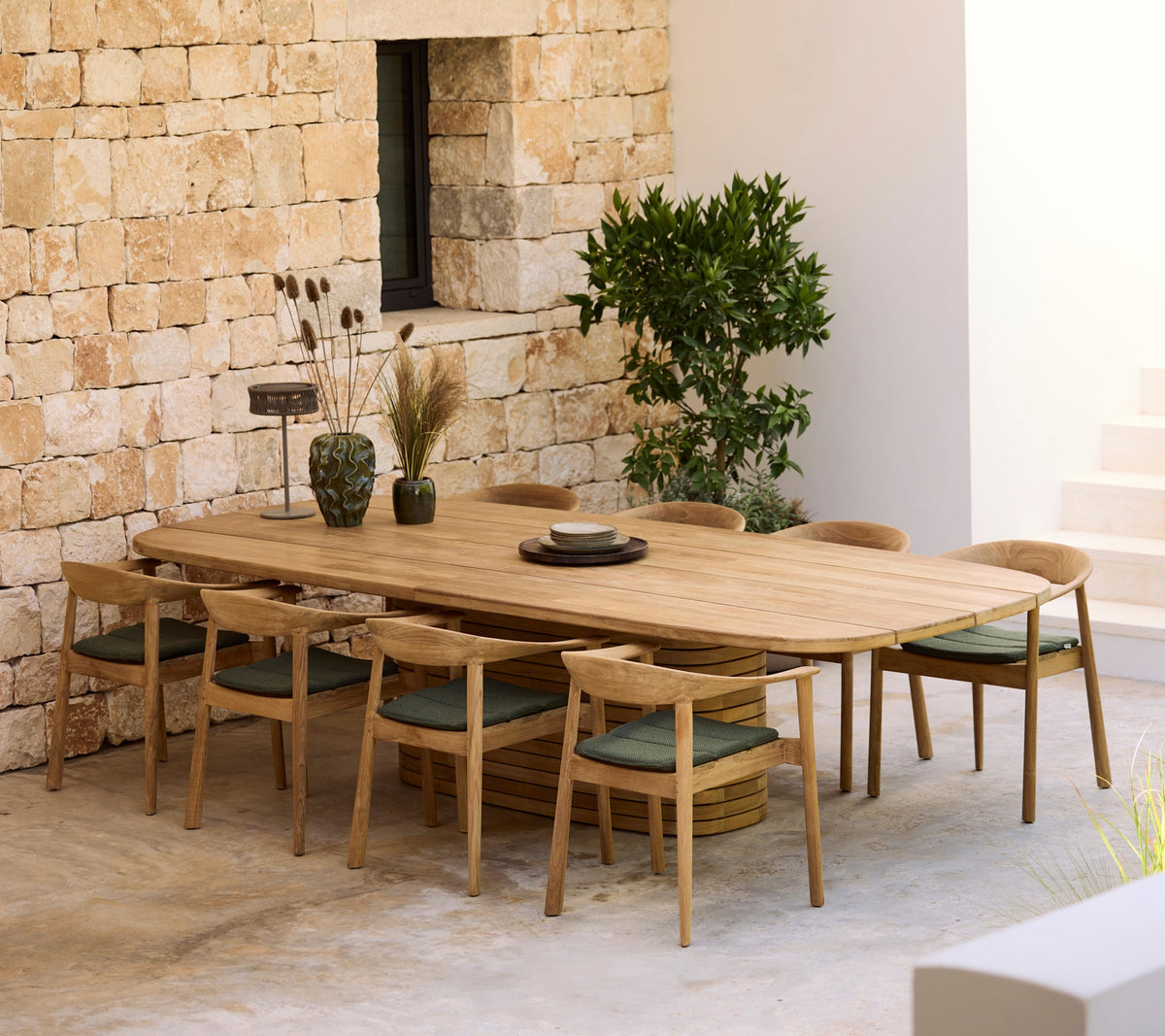 Mellow oval dining table lifestyle