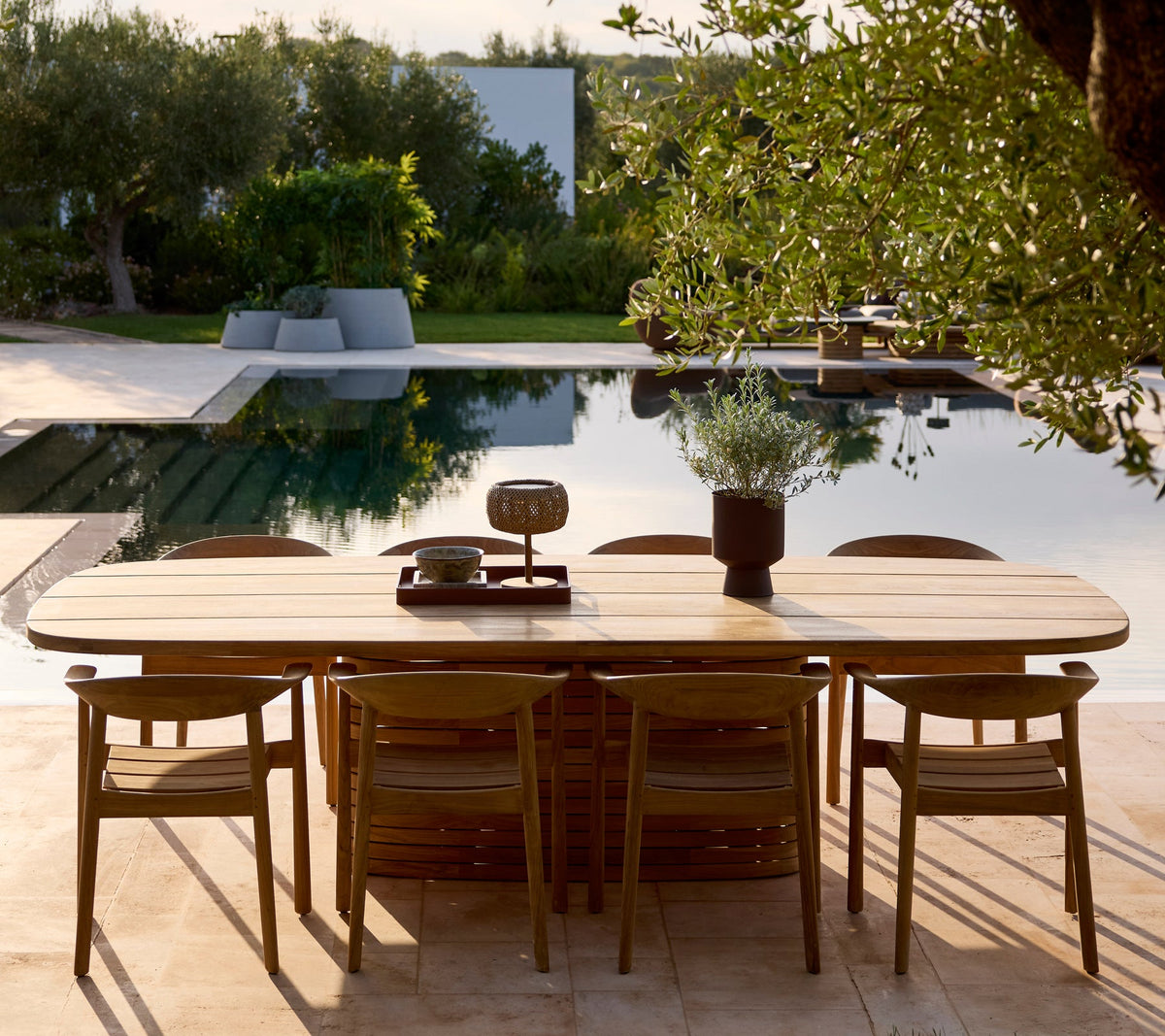 Mellow oval dining lifestyle