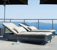 Presley sunbed outdoor lifestyle setting by Cane-line