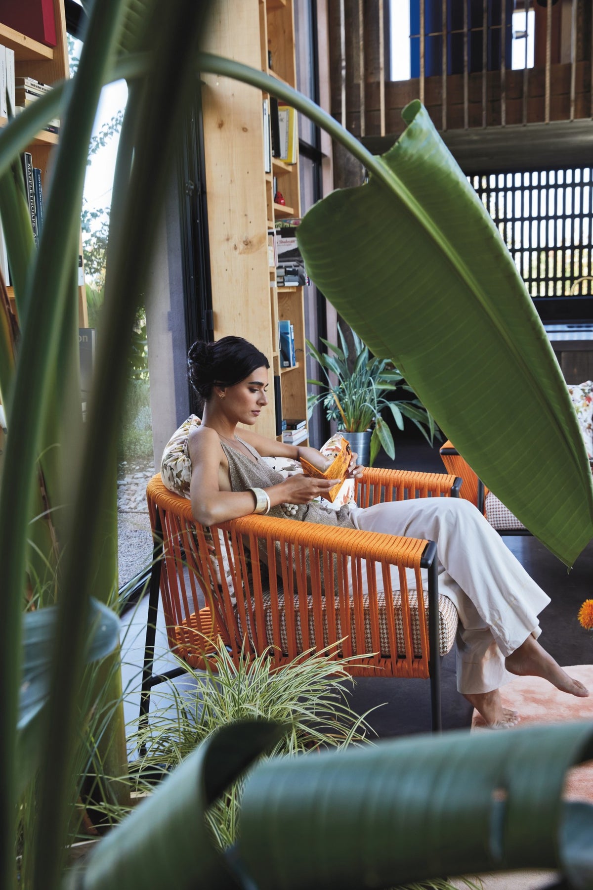 Roberti Corolle lounge chair in orange rope