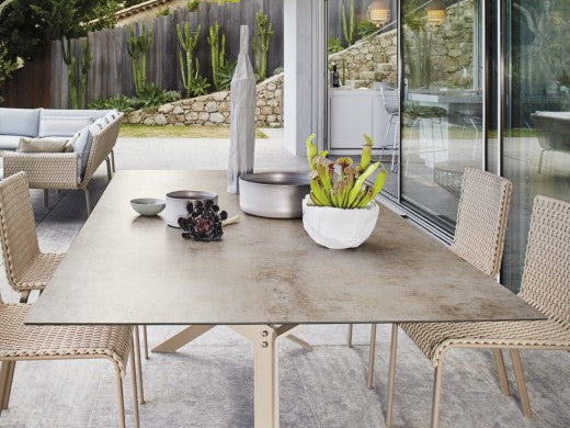 Roberti Key West dining chairs with 4220H HPL dining table